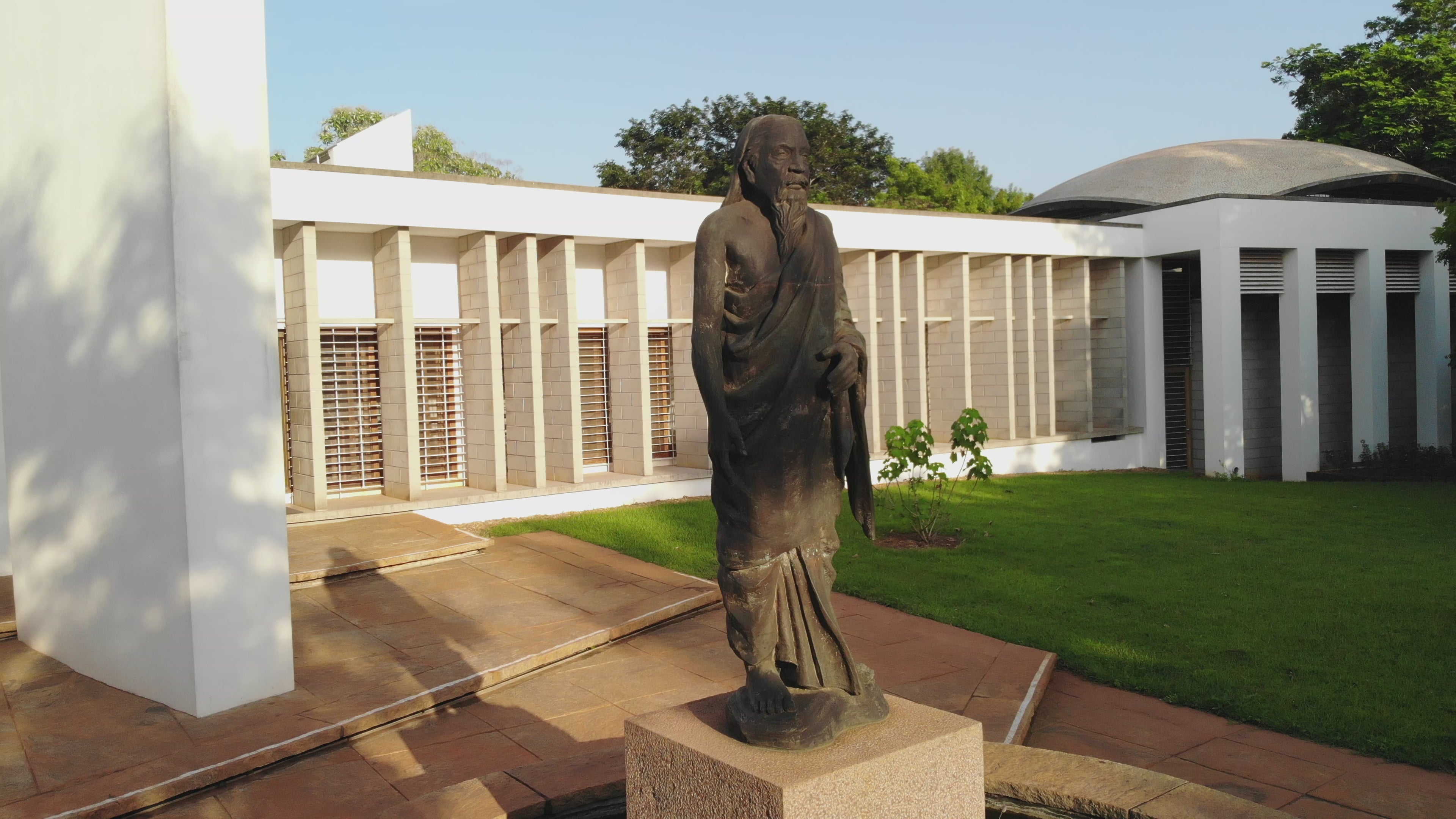 Load video: Sri Aurobindo&#39;s Statue at Savitri Bhavan